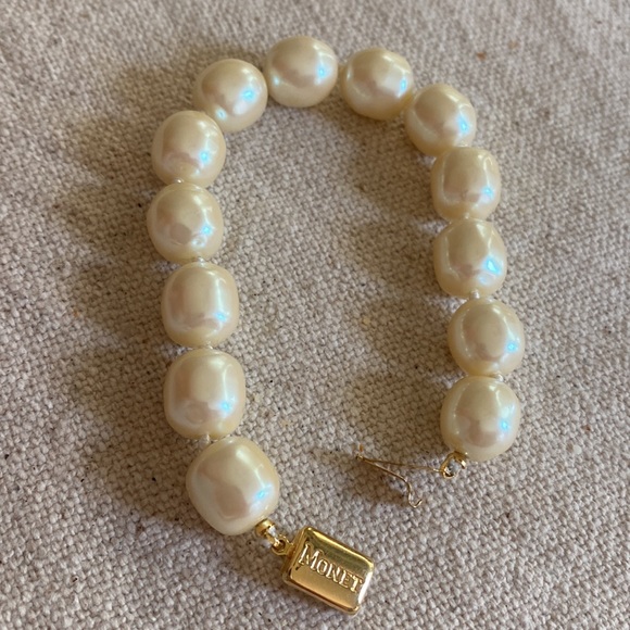Monet, 13-Freshwater Pearls w/ Gold snap closure, hand knot, brand new condition - Picture 7 of 8